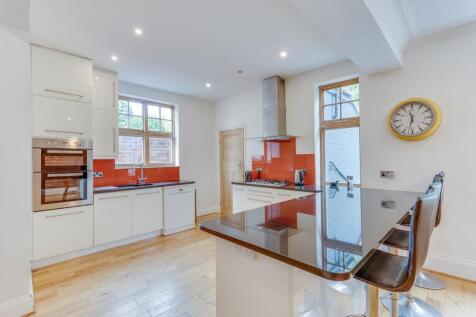 KITCHEN/DINER AND LOUNGE