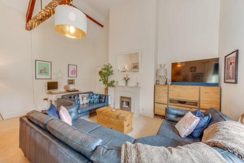KITCHEN, DINER AND LIVING ROOM