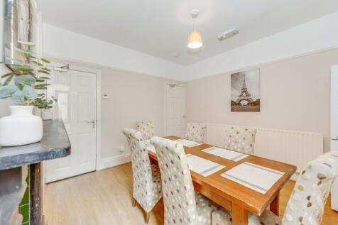 KITCHEN, LIVING ROOM AND DINER
