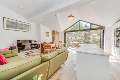OPEN PLAN KITCHEN/DINER AND LIVING ROOM