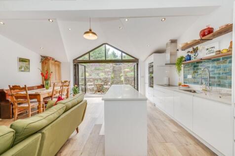 OPEN PLAN KITCHEN/DINER AND LIVING ROOM