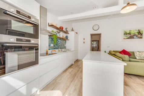 OPEN PLAN KITCHEN/DINER AND LIVING ROOM