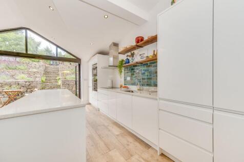 OPEN PLAN KITCHEN/DINER AND LIVING ROOM