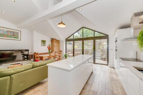OPEN PLAN KITCHEN/DINER AND LIVING ROOM