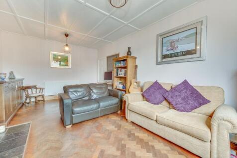 OPEN PLAN KITCHEN/DINER AND LIVING ROOM