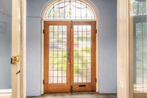 ENTRYWAY AND LANDING