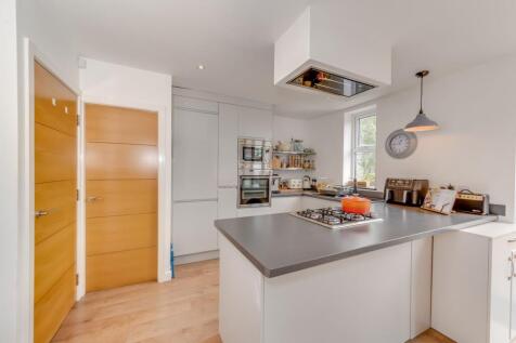 OPEN PLAN KITCHEN/DINER AND LIVING ROOM