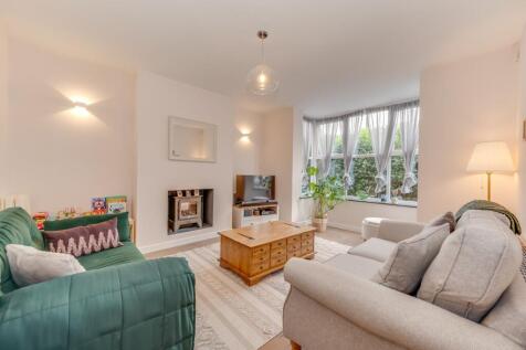OPEN PLAN KITCHEN/DINER AND LIVING ROOM