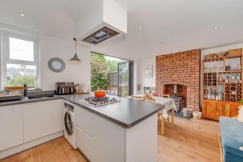 OPEN PLAN KITCHEN/DINER AND LIVING ROOM