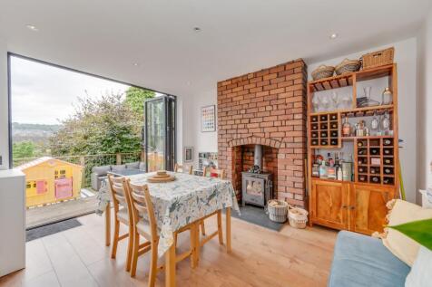 OPEN PLAN KITCHEN/DINER AND LIVING ROOM