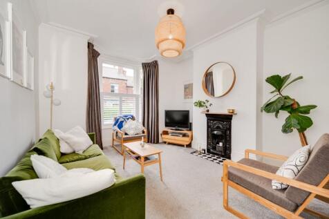 LIVING ROOM, DINER AND KITCHEN