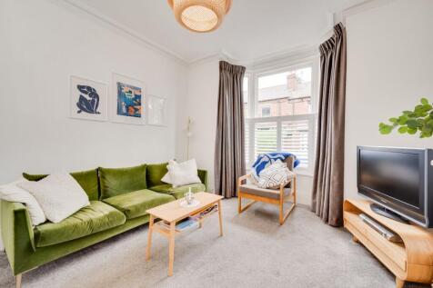 LIVING ROOM, DINER AND KITCHEN