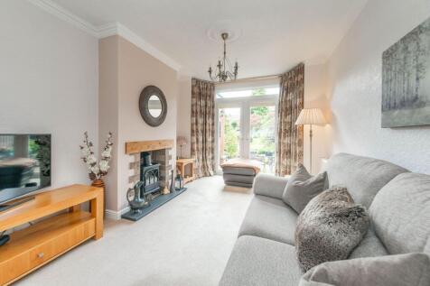 LIVING ROOM, KITCHEN AND DINER