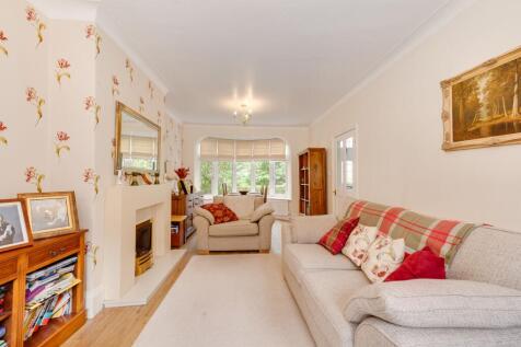KITCHEN, DINER AND LIVING ROOM