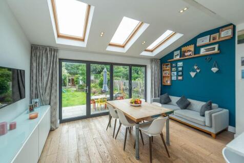 STUNNING REAR EXTENDED DINING KITCHEN