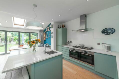 STUNNING REAR EXTENDED DINING KITCHEN
