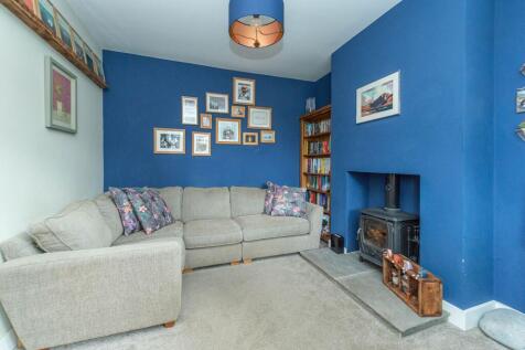 FRONT SITTING ROOM