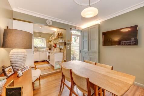 KITCHEN, DINER AND LIVING ROOM
