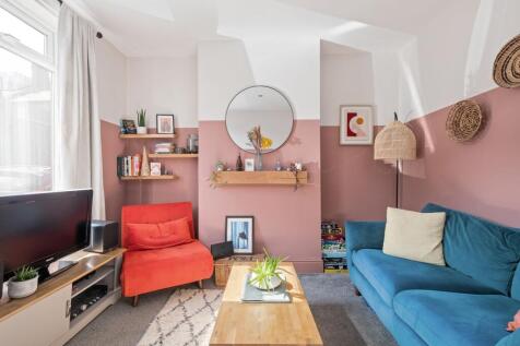 LOUNGE AND KITCHEN/DINER