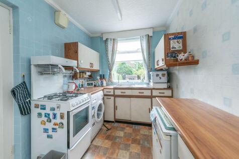 KITCHEN. LIVING ROOM AND DINER