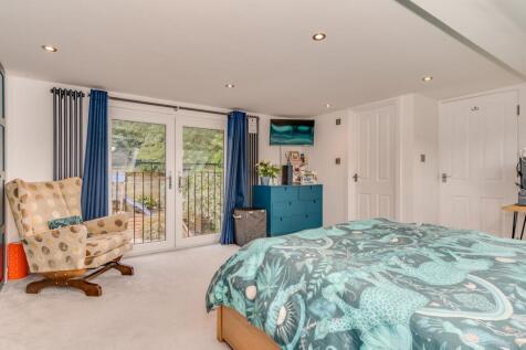 FOUR DOUBLE BEDROOMS AND TWO BATHROOMS