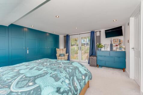 FOUR DOUBLE BEDROOMS AND TWO BATHROOMS