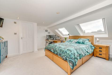 FOUR DOUBLE BEDROOMS AND TWO BATHROOMS