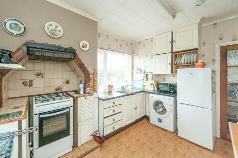KITCHEN AND LIVING ROOM/DINER