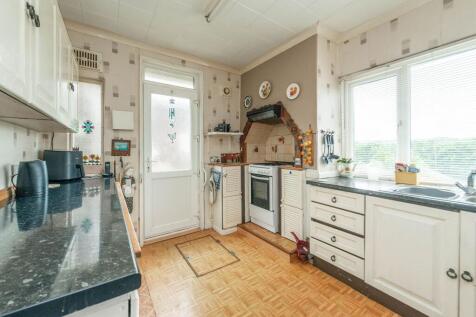 KITCHEN AND LIVING ROOM/DINER