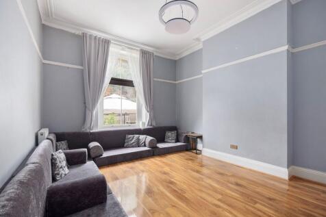 KITCHEN, LIVING ROOM, FAMILY ROOM AND DINING ROOM