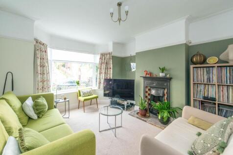 LIVING ROOM, KITCHEN AND DINER
