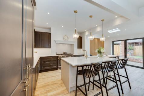 OPEN PLAN KITCHEN/DINING ROOM