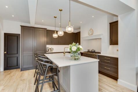 OPEN PLAN KITCHEN/DINING ROOM