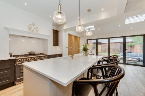 OPEN PLAN KITCHEN/DINING ROOM