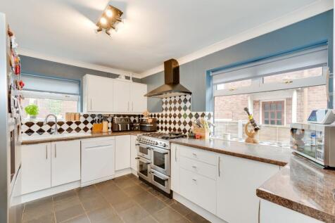 KITCHEN AND LIVING ROOM/DINER