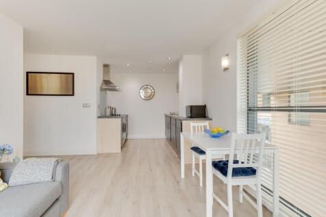 OPEN PLAN KITCHEN, LIVING ROOM AND DINER