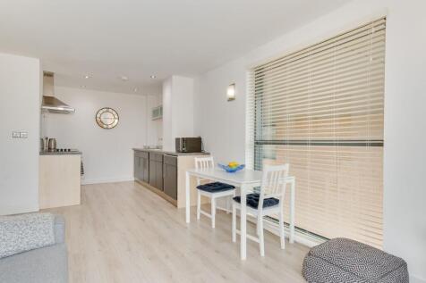 OPEN PLAN KITCHEN, LIVING ROOM AND DINER