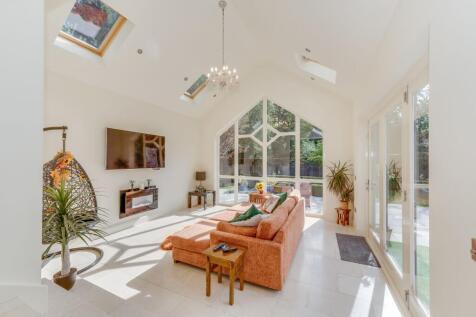 KITCHEN, SITTING ROOM AND LOUNGE/DINING ROOM