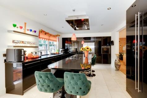 KITCHEN, SITTING ROOM AND LOUNGE/DINING ROOM