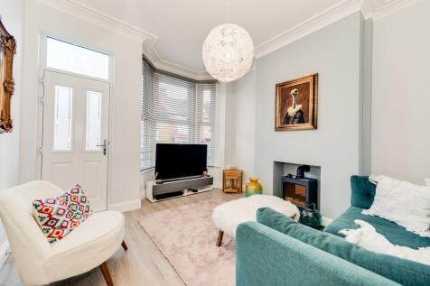 KITCHEN, DINER AND LIVING ROOM