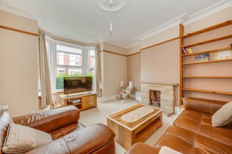 KITCHEN, DINER AND LVING ROOM