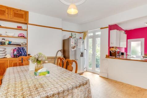 KITCHEN, DINER AND LVING ROOM