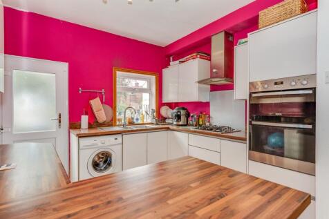 KITCHEN, DINER AND LVING ROOM