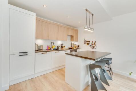 OPEN PLAN KITCHEN/LIVING ROOM
