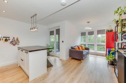 OPEN PLAN KITCHEN/LIVING ROOM