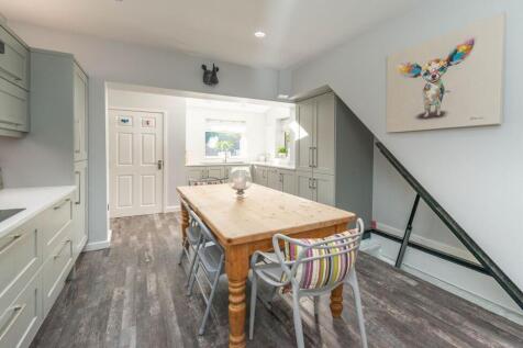 KITCHEN DINER AND LOUNGE