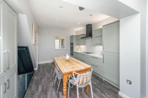 KITCHEN DINER AND LOUNGE