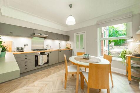 LIVING ROOM AND KITCHEN/DINER