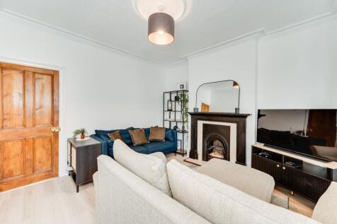 LIVING ROOM, KITCHEN AND DINER