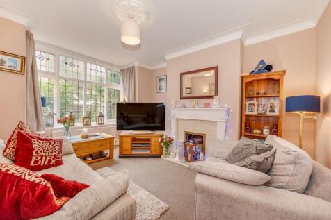 KITCHEN, DINER AND LIVING ROOM